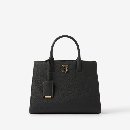Burberry luxury/ ماستر كوالتي