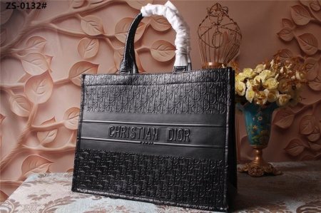 Dior tote bag logo new version  - اسود