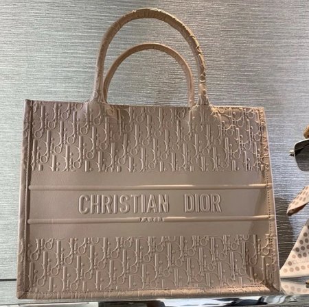 Dior tote bag logo new version  - بيج