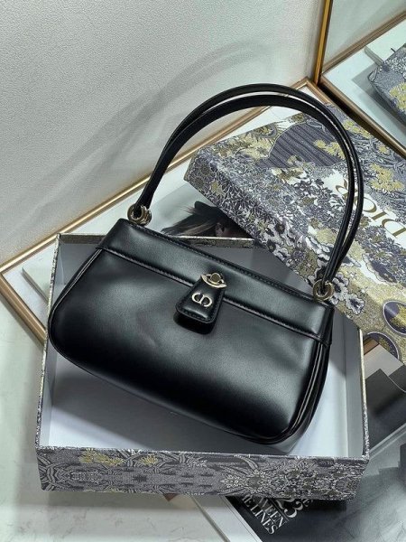 Classy Dior Key Bag - اسود