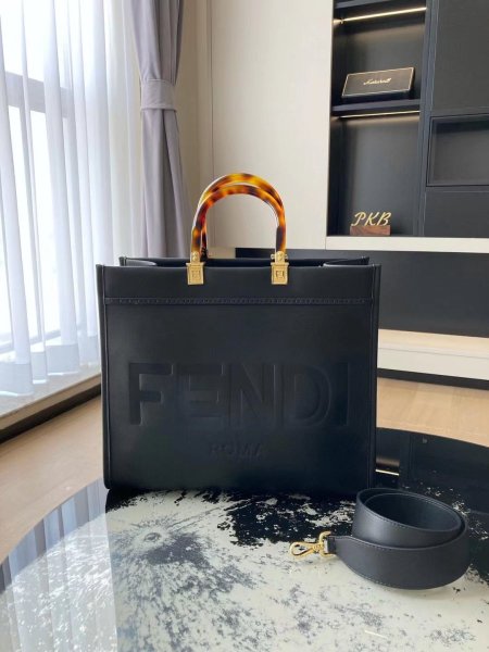 Tas Fendi - اسود