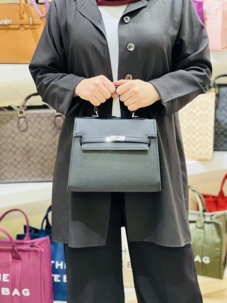 Hermes/ حجم وسط مش مختم