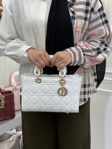Lady dior /مستطيل لميع مش مختم