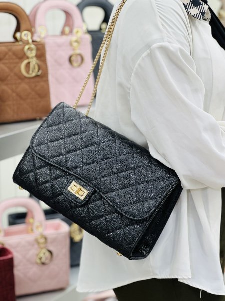 Chanel / مش مختم / هاردوير ذهبي جلد كافيار