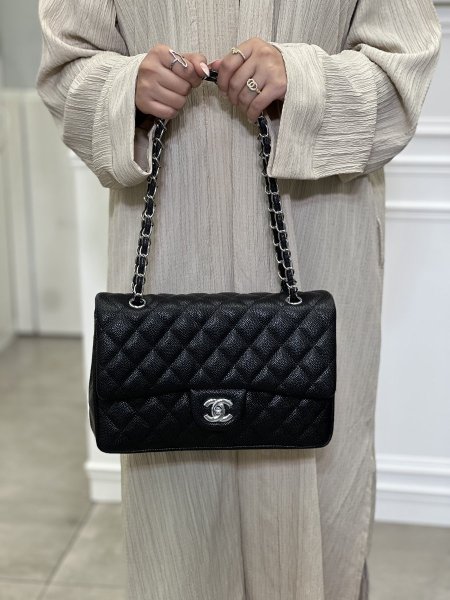 Chanel classic 28cm - اسود جلد كافيار مع لمعة ، هاردوير فضي