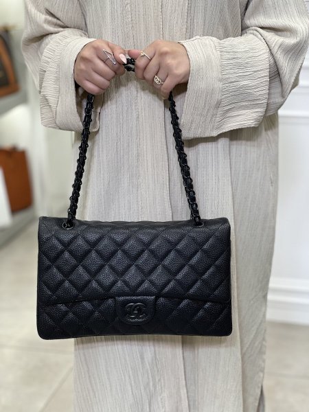 Chanel classic 30cm - اسود جلد كافيار مع لمعة ، هاردوير اسود