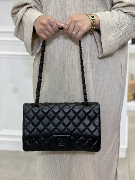 Chanel classic 28cm - اسود جلد ناعم مع لمعة ، هاردوير اسود