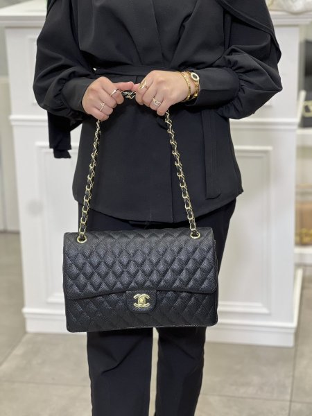 Chanel classic 30cm - اسود جلد كافيار،هاردوير ذهبي