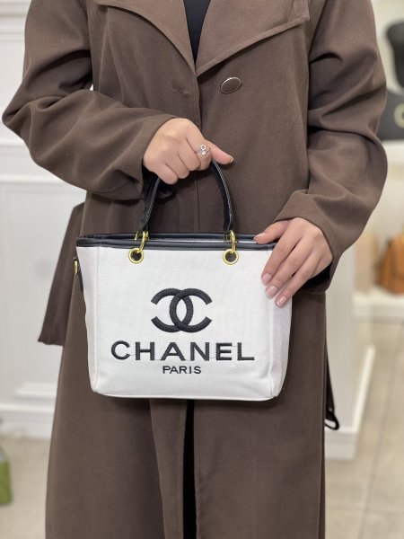 Chanel mini - بيج فاتح