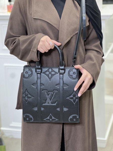 Lv logo black edition  - اسود