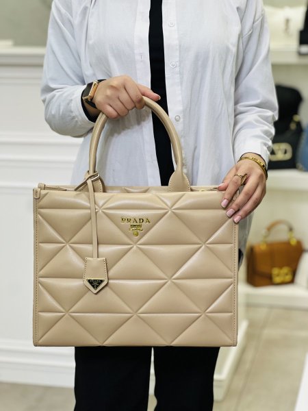 PRADA Large Triangle Quilted Leather bag – Havane - بيج