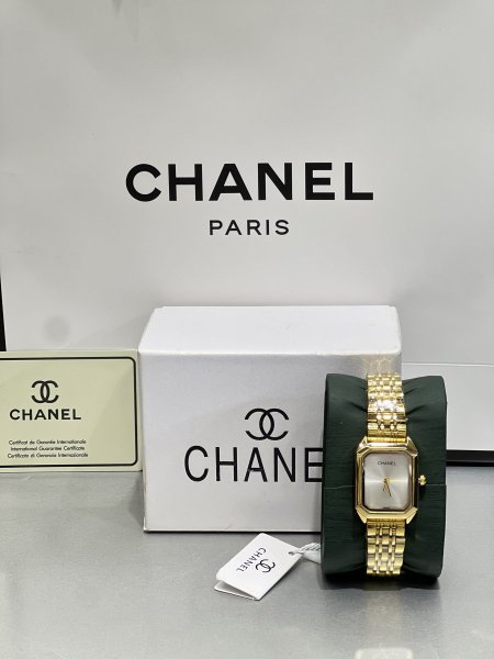 Chanel watches many colors  - اكسسوار ذهبي ، مينا ابيض