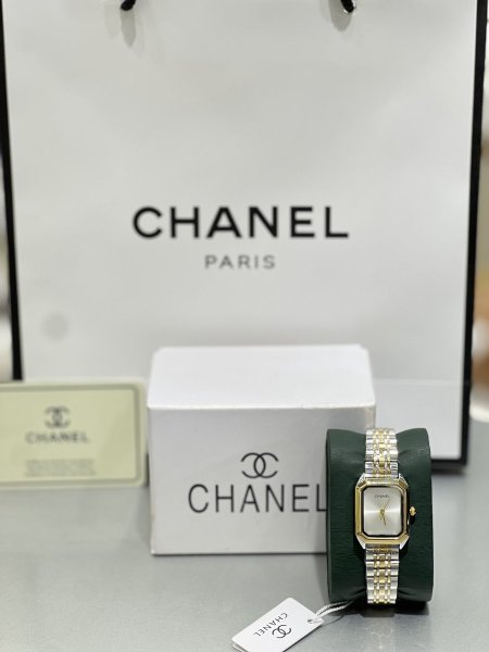 Chanel watches many colors  - اكسسوار ذهبي وفضي،مينا ابيض