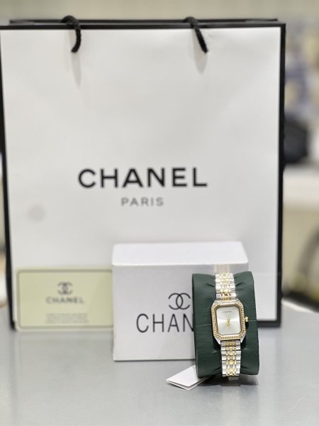 Chanel watches many colors  - اكسسوار ذهبي وفضي، اطار زركون،مينا ابيض