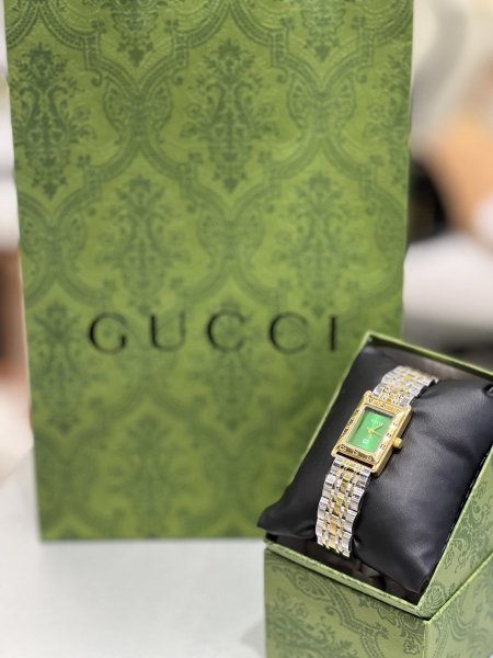 Gucci watches - اكسسوار ذهبي وفضي،مينا اخضر