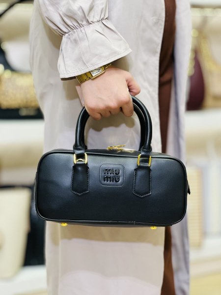 Miu miu / ماستر كوالتي الحجم الكبير شامل البوكس الاصلي