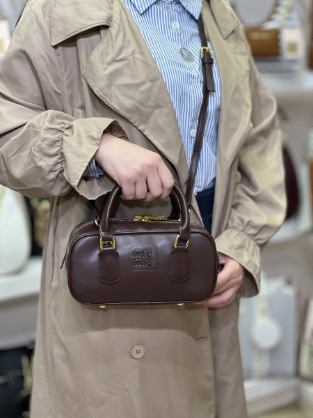 Miu miu / ماستر كوالتي الحجم الوسط شامل البوكس الاصلي