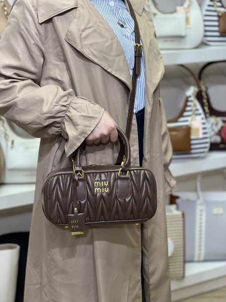 Miu miu / ماستر كوالتي حجم كبير شامل البوكس الاصلي