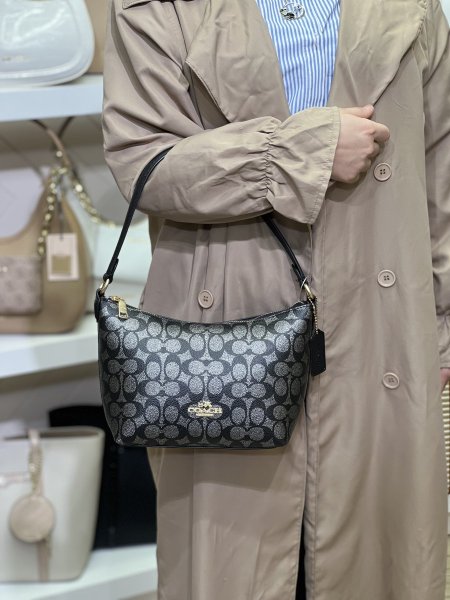 Coach mini/ كروس بودي شامل البوكس الاصلي