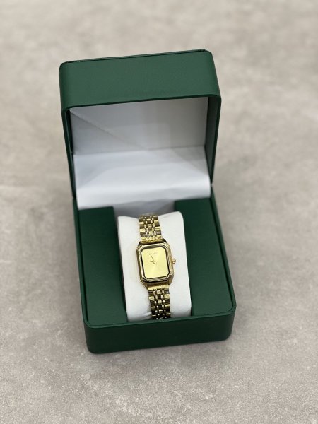 Chanel watches master quality/ مع البوكس