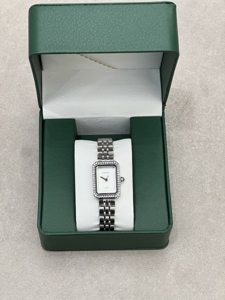 فضي ،مينا ايفوري