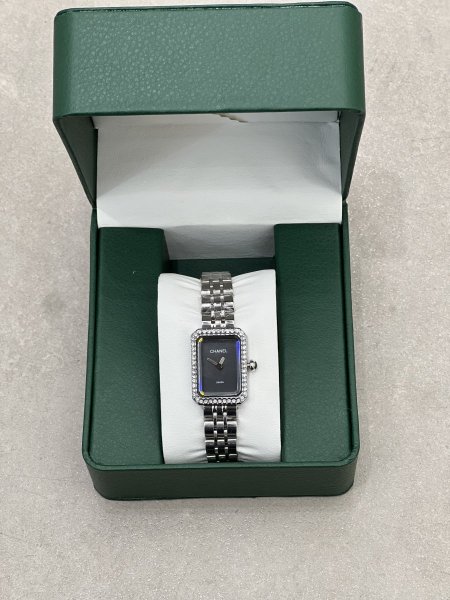 فضي ،مينا اسود