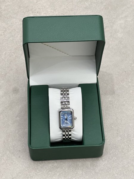 فضي ،مينا ازرق