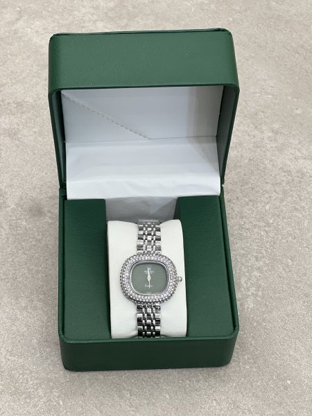 فضي،مينا زيتوني