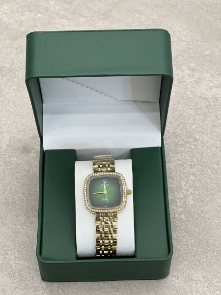 Rolex watches master quality/ مربع كبير اطار زركون