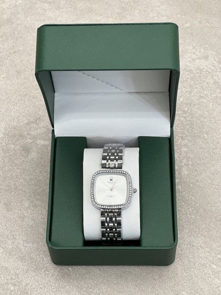 فضي ، مينا ايفوري