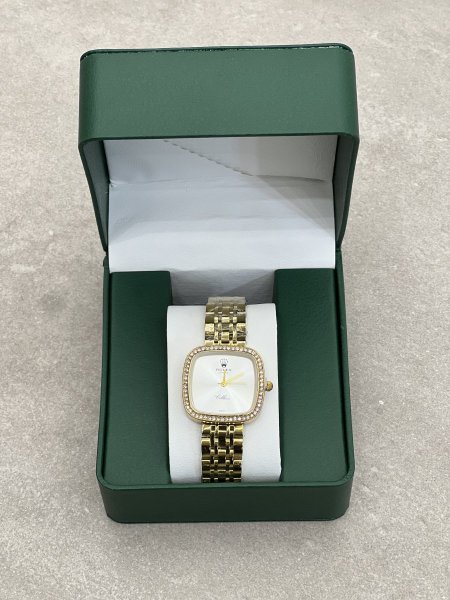 ذهبي ، مينا ايفوري