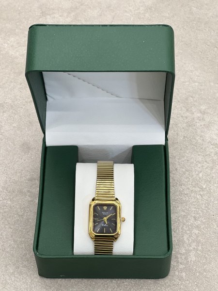 ذهبي ، مينا اسود