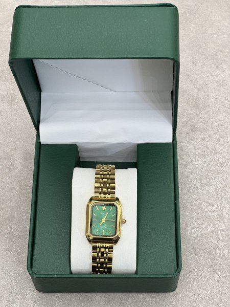 ذهبي ، مينا اخضر