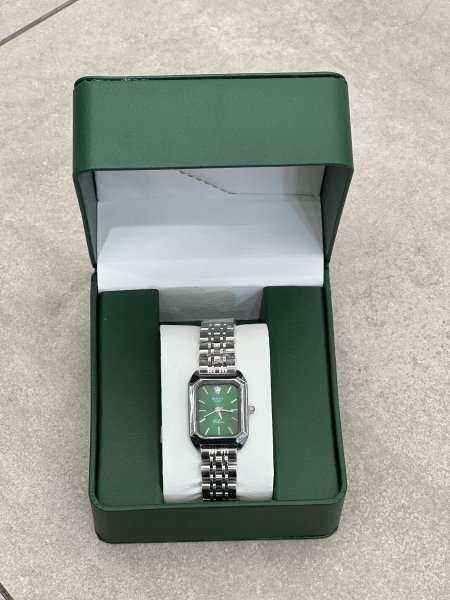 فضي ، مينا اخضر