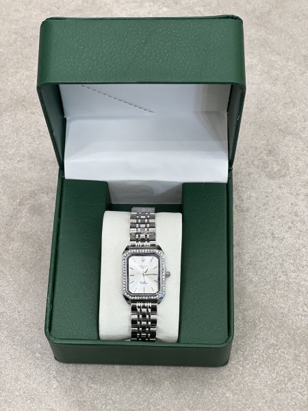 فضي ، مينا ايفوري